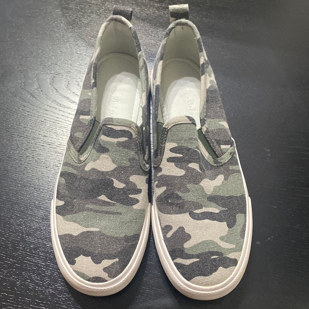 Tommy Bahama Shoes